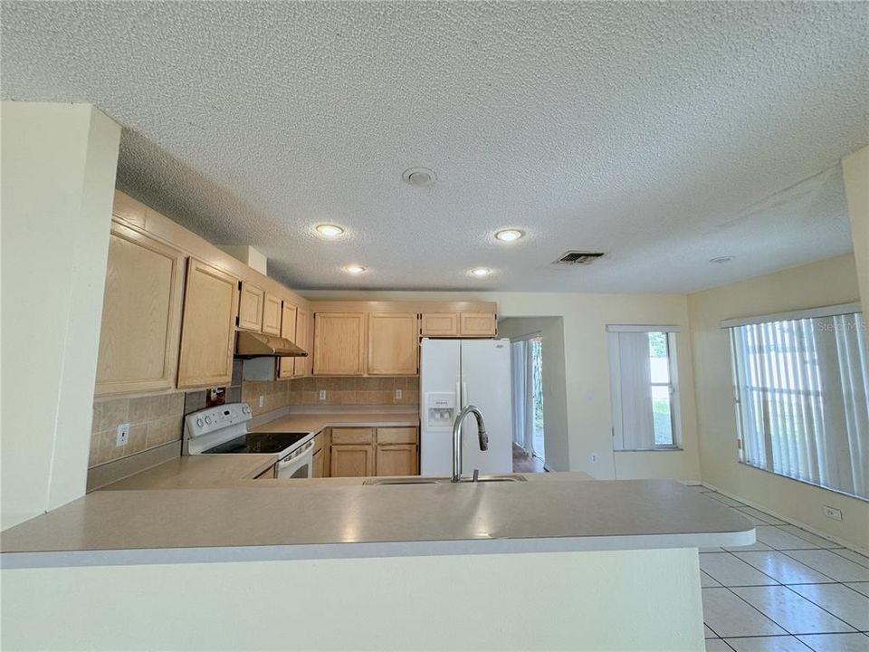 For Rent: $2,195 (4 beds, 2 baths, 2287 Square Feet)