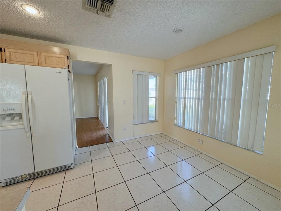 For Rent: $2,195 (4 beds, 2 baths, 2287 Square Feet)