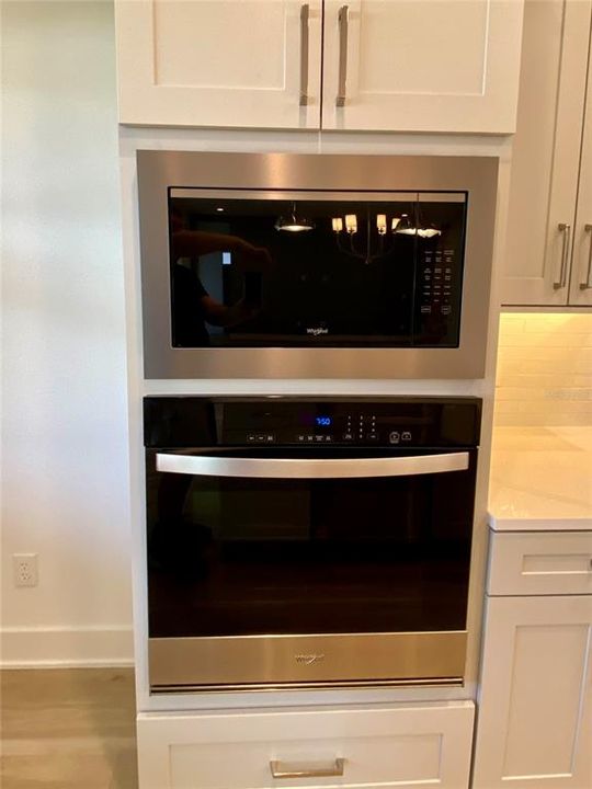 Kitchen oven/microwave