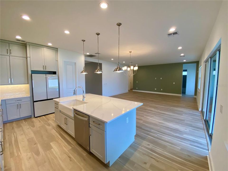 Kitchen (open floor plan)