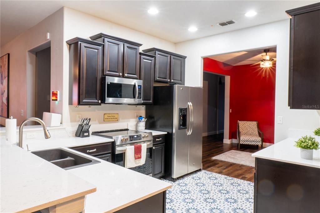 Beautiful Kitchen with sleek Quartz Countertops!