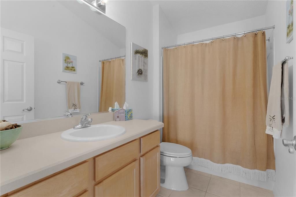 Guest Bathroom with Tub/Shower Combo