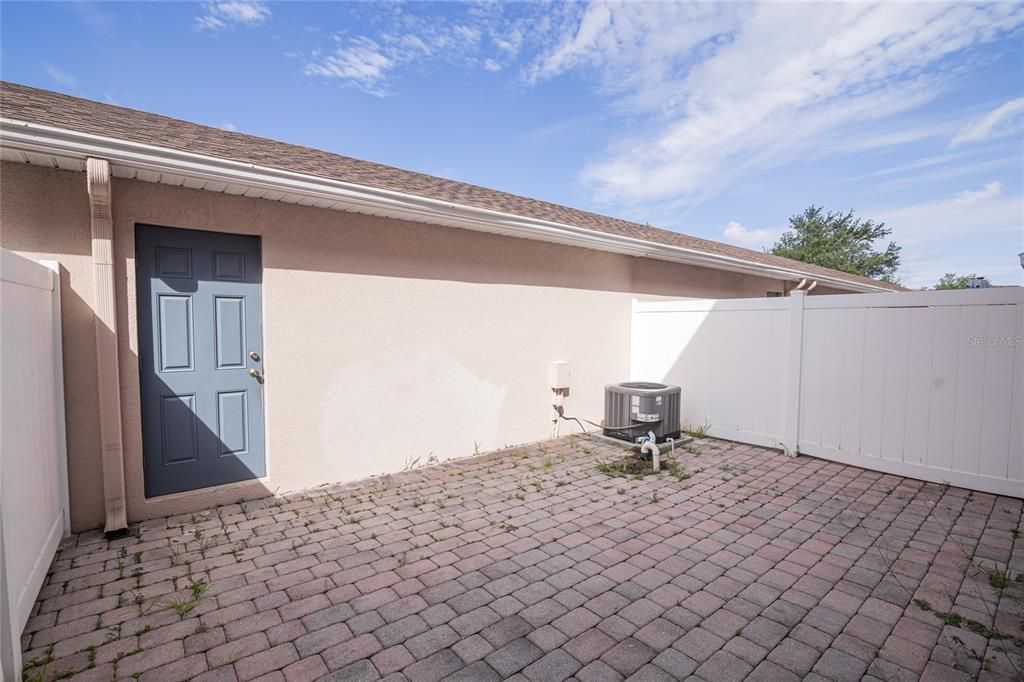 For Rent: $2,400 (3 beds, 2 baths, 1520 Square Feet)