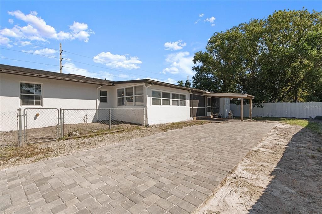 For Sale: $325,000 (4 beds, 2 baths, 2000 Square Feet)