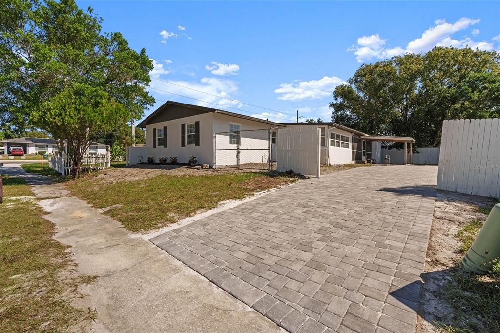 For Sale: $325,000 (4 beds, 2 baths, 2000 Square Feet)