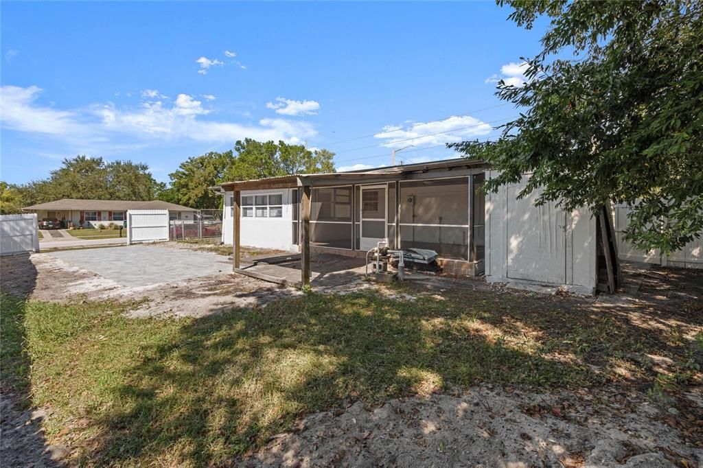 For Sale: $325,000 (4 beds, 2 baths, 2000 Square Feet)