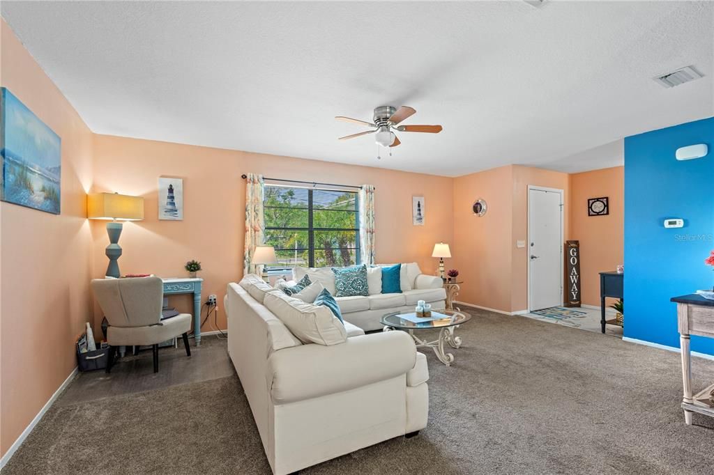 For Sale: $354,900 (2 beds, 2 baths, 1588 Square Feet)