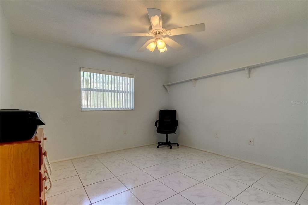 For Sale: $175,000 (2 beds, 1 baths, 915 Square Feet)