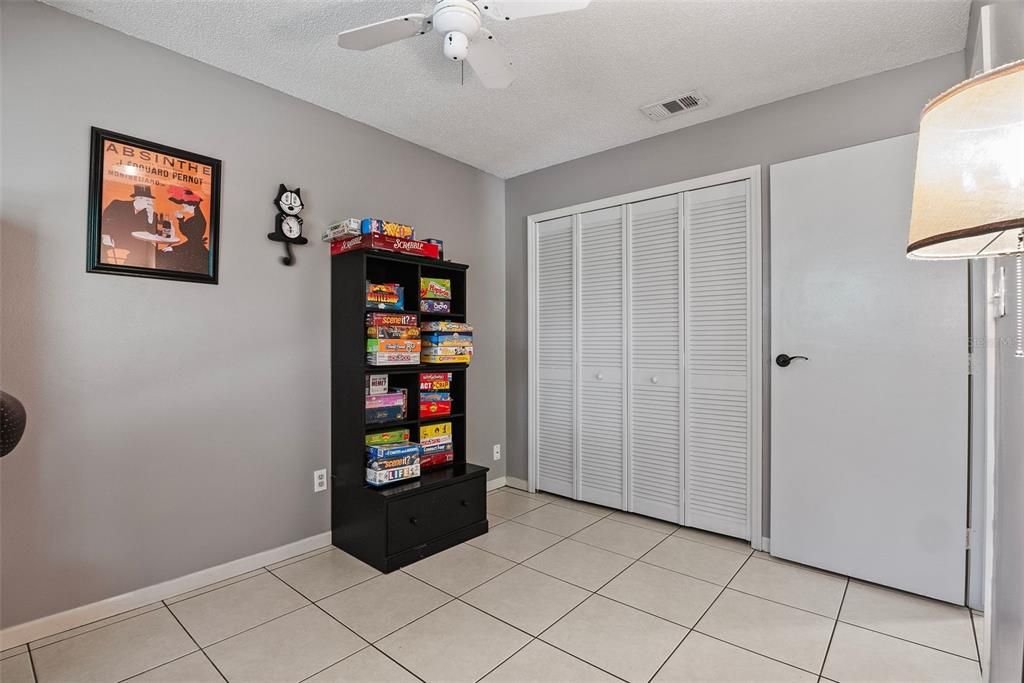 For Sale: $460,000 (4 beds, 2 baths, 1989 Square Feet)