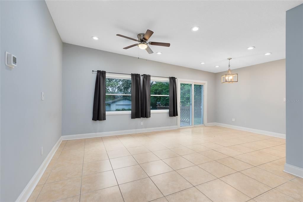 Living room w/ Open Floor Plan