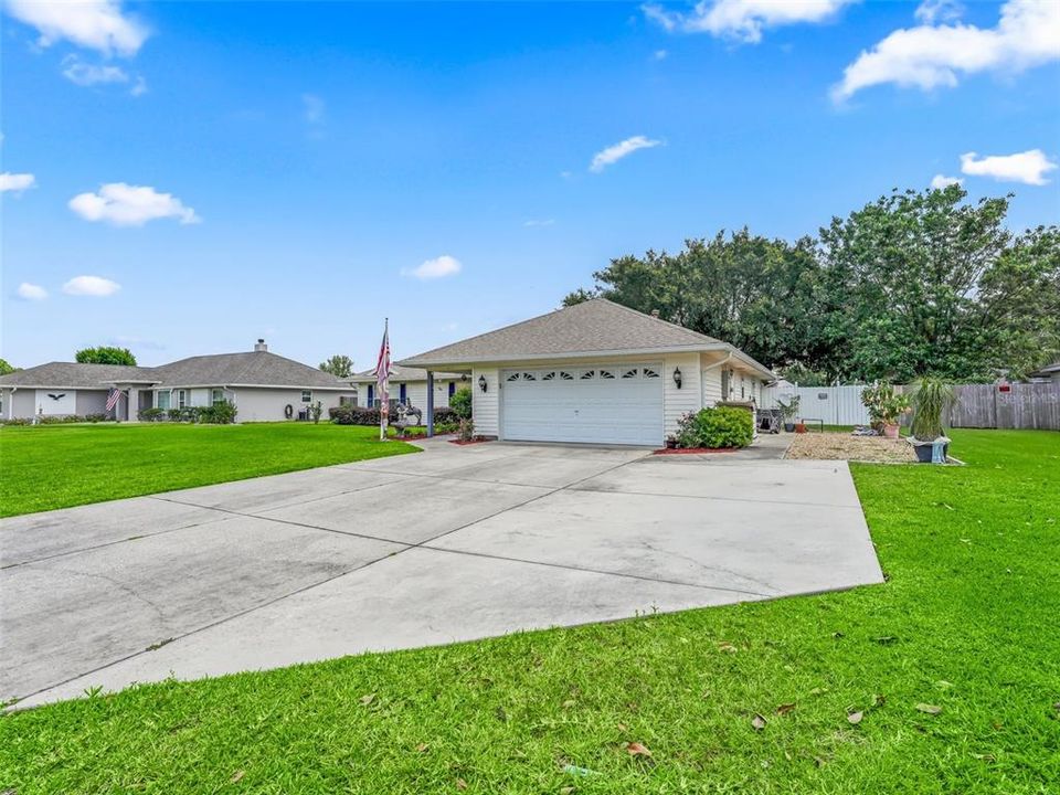 For Sale: $400,000 (3 beds, 2 baths, 1941 Square Feet)