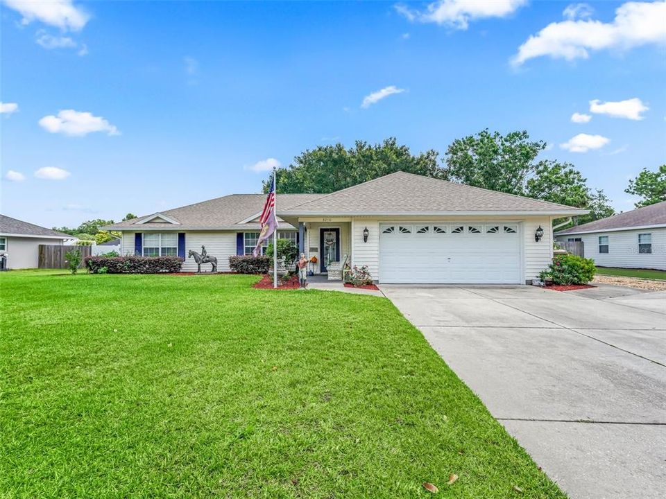 For Sale: $400,000 (3 beds, 2 baths, 1941 Square Feet)