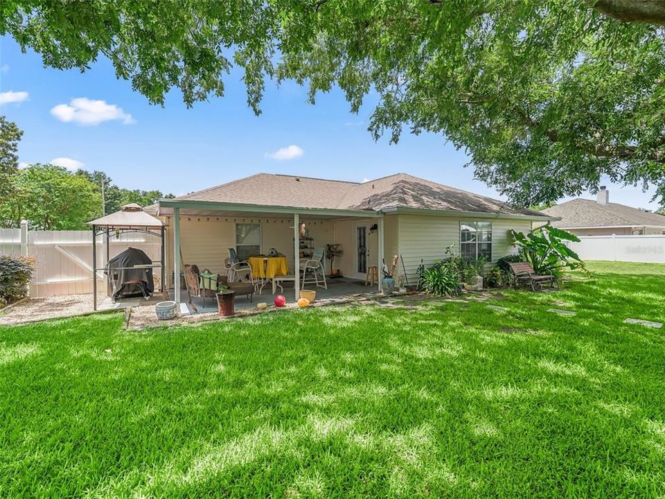 For Sale: $400,000 (3 beds, 2 baths, 1941 Square Feet)