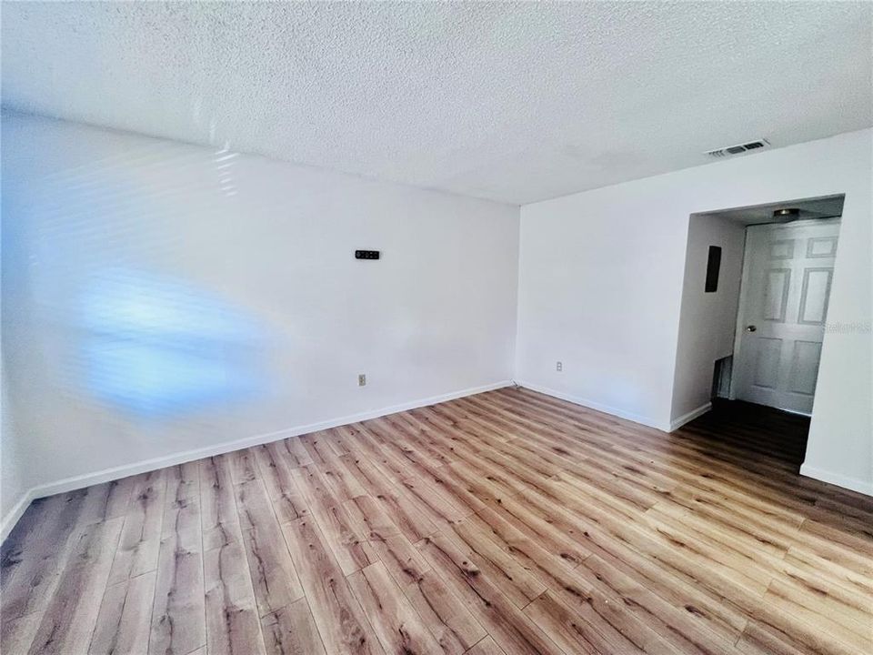 For Rent: $1,150 (1 beds, 1 baths, 715 Square Feet)