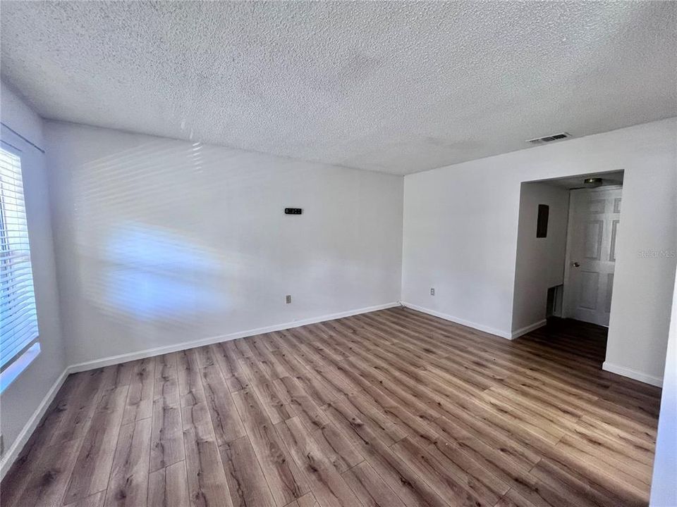 For Rent: $1,150 (1 beds, 1 baths, 715 Square Feet)