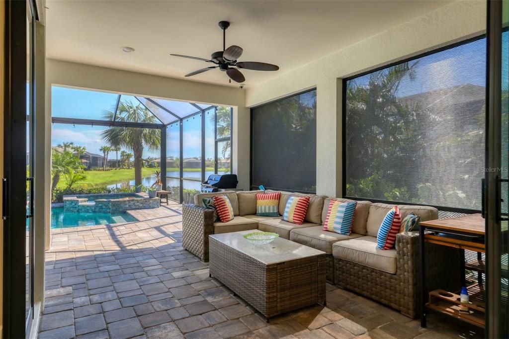 Spacious lanai with lots of lounging area