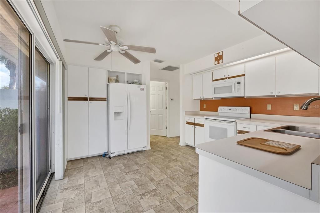 For Sale: $360,000 (2 beds, 2 baths, 1668 Square Feet)