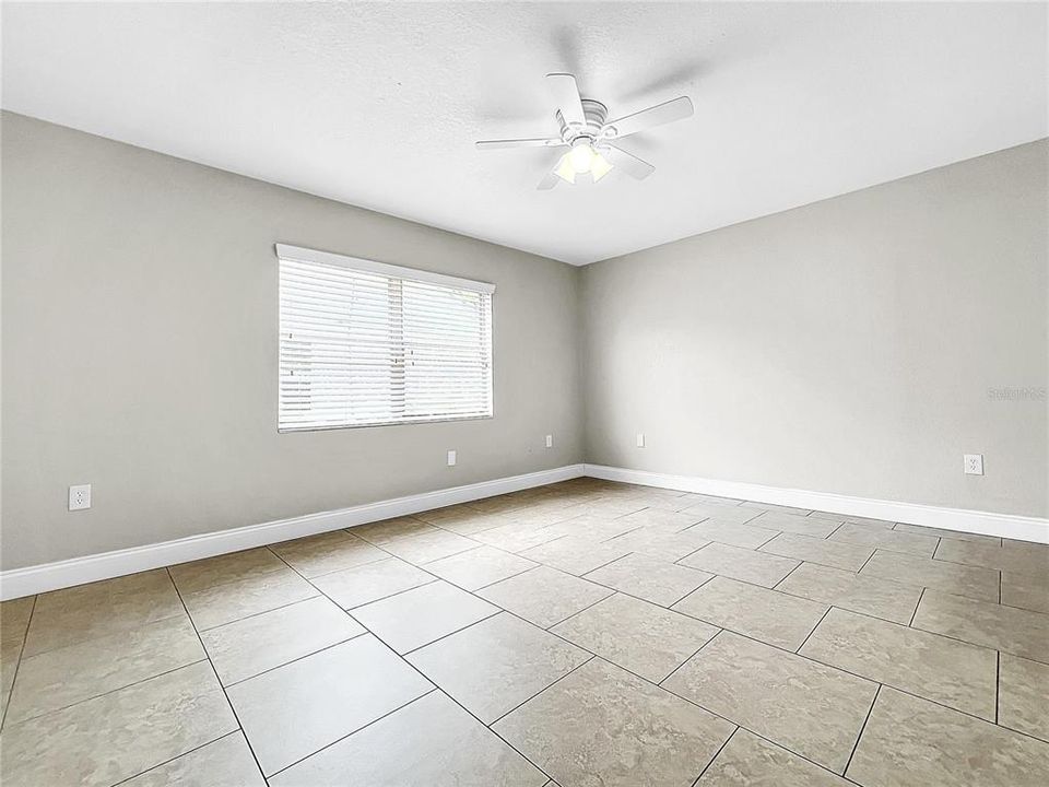 For Sale: $299,900 (3 beds, 2 baths, 1424 Square Feet)