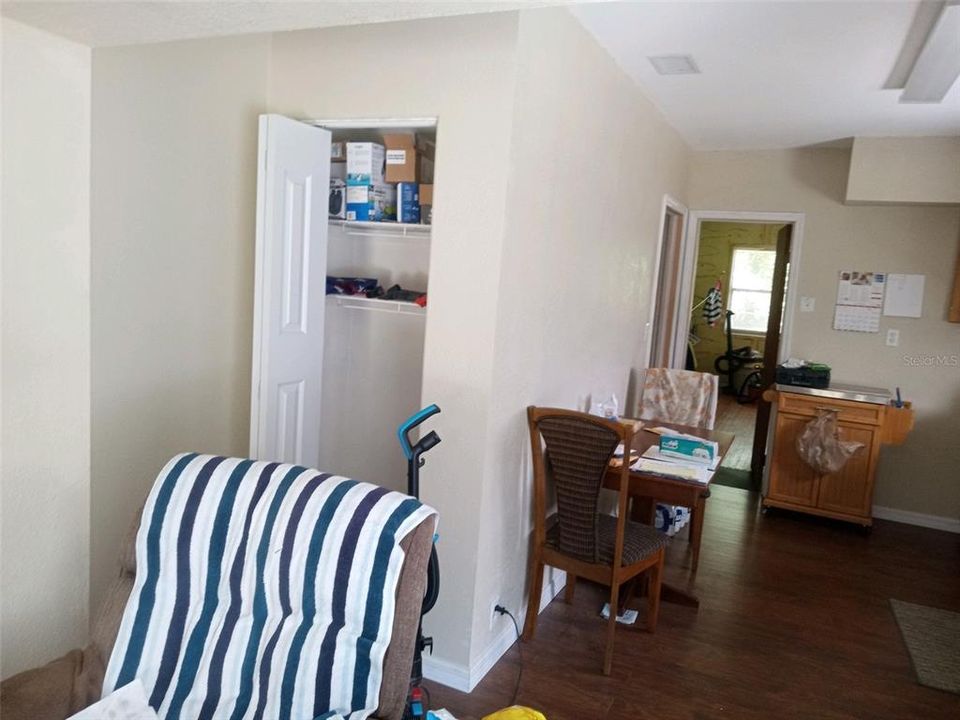 For Sale: $172,000 (2 beds, 1 baths, 1104 Square Feet)