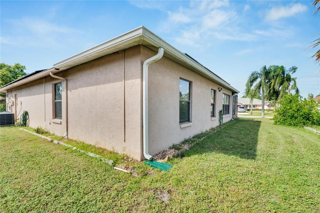 For Sale: $375,000 (3 beds, 3 baths, 1670 Square Feet)