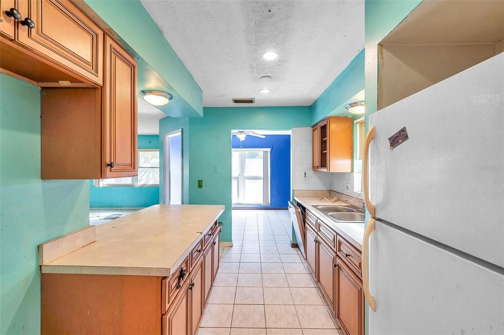 Active With Contract: $270,000 (4 beds, 3 baths, 2346 Square Feet)