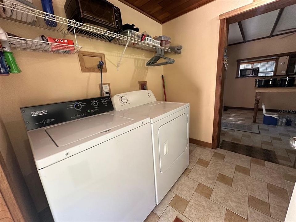 For Sale: $170,000 (2 beds, 1 baths, 1088 Square Feet)