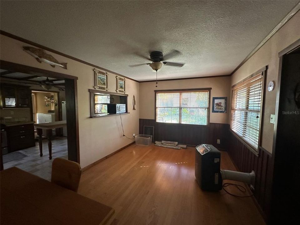 For Sale: $170,000 (2 beds, 1 baths, 1088 Square Feet)