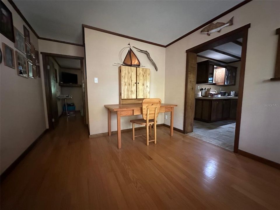 For Sale: $170,000 (2 beds, 1 baths, 1088 Square Feet)