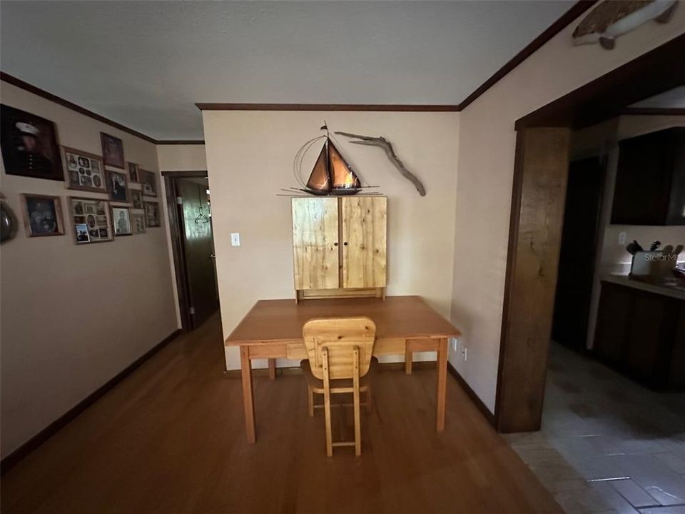 For Sale: $170,000 (2 beds, 1 baths, 1088 Square Feet)