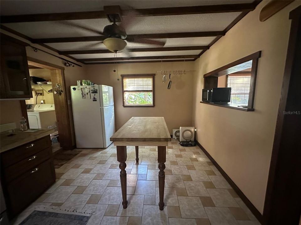 For Sale: $170,000 (2 beds, 1 baths, 1088 Square Feet)