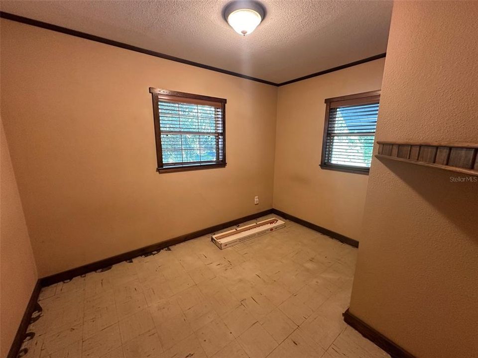 For Sale: $170,000 (2 beds, 1 baths, 1088 Square Feet)