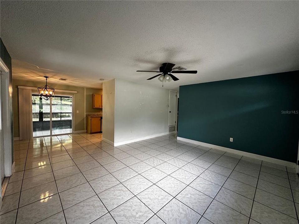 For Rent: $1,550 (3 beds, 2 baths, 1118 Square Feet)