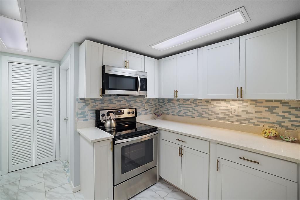 For Sale: $317,500 (2 beds, 2 baths, 1396 Square Feet)