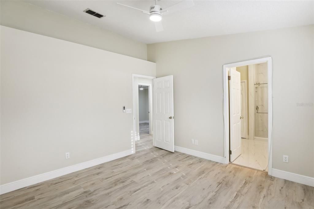 Active With Contract: $2,500 (3 beds, 2 baths, 1152 Square Feet)