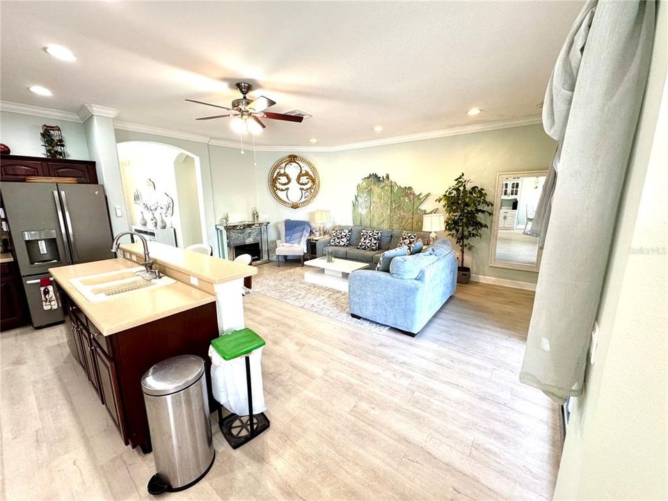 For Sale: $359,000 (2 beds, 2 baths, 1555 Square Feet)