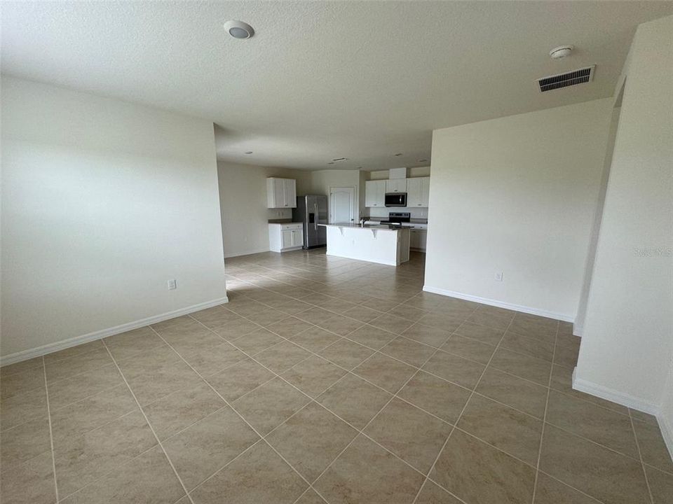 For Rent: $2,200 (4 beds, 2 baths, 1828 Square Feet)