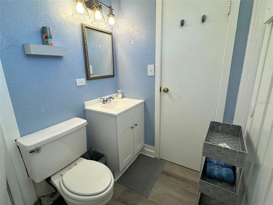 For Sale: $165,000 (2 beds, 1 baths, 500 Square Feet)