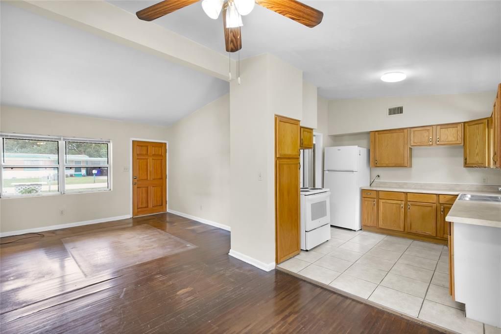 For Sale: $249,000 (3 beds, 1 baths, 960 Square Feet)