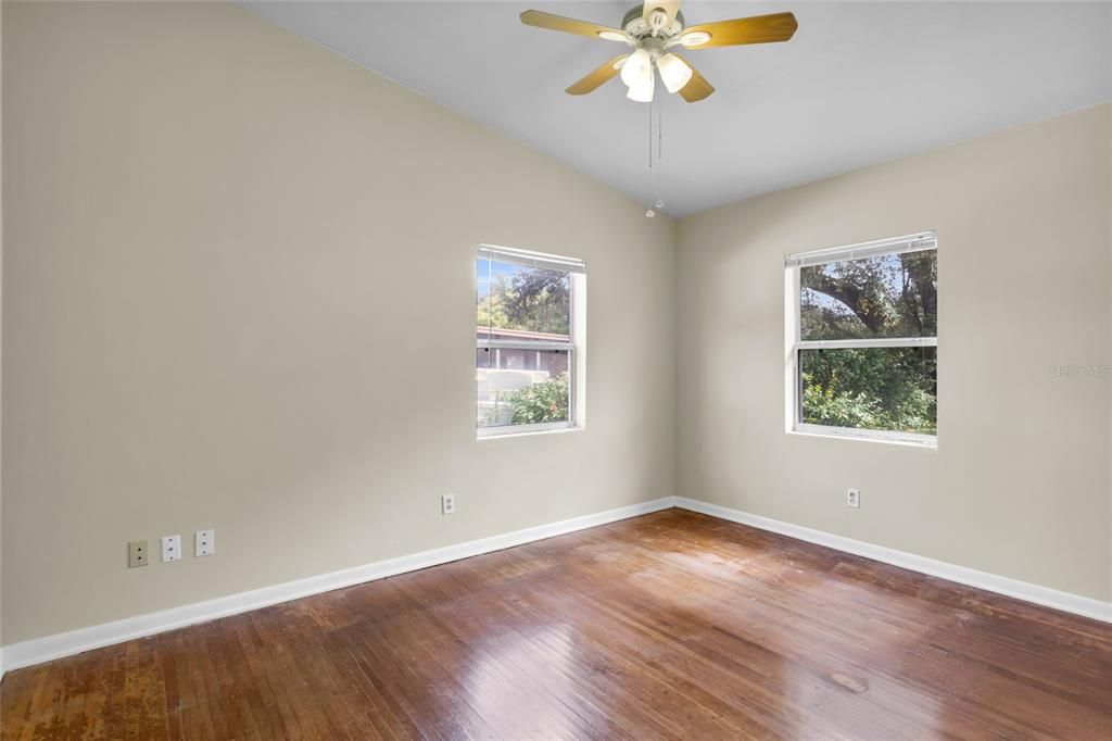 For Sale: $249,000 (3 beds, 1 baths, 960 Square Feet)