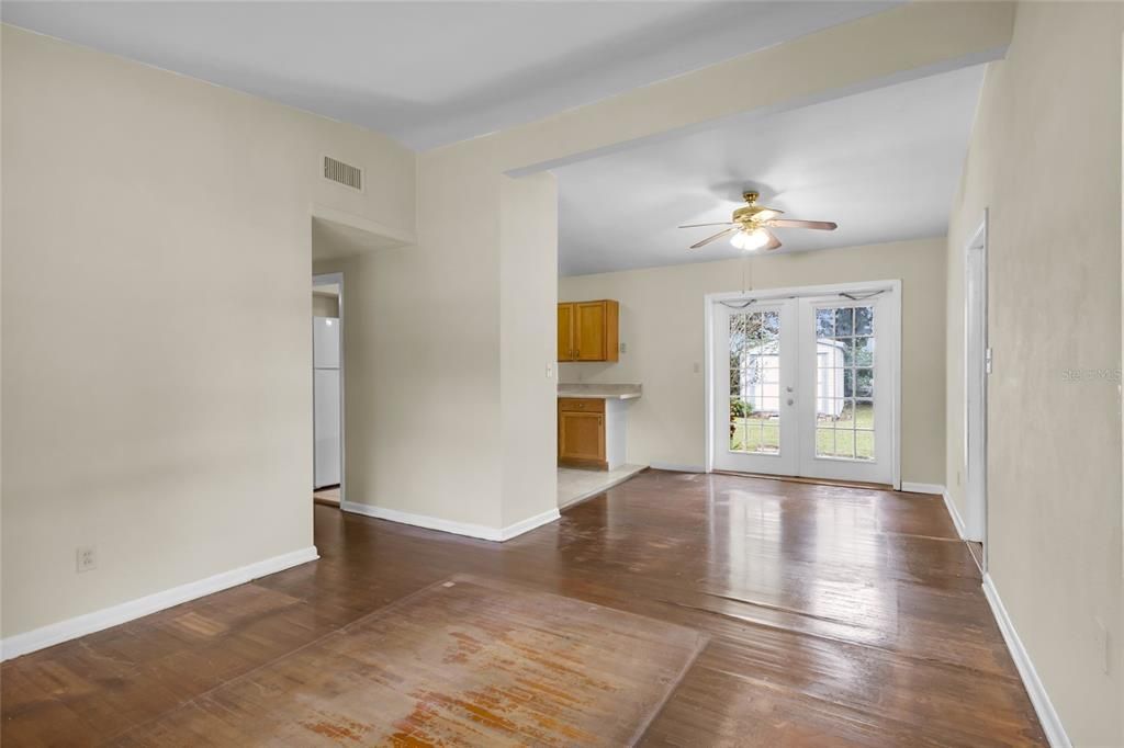 For Sale: $249,000 (3 beds, 1 baths, 960 Square Feet)