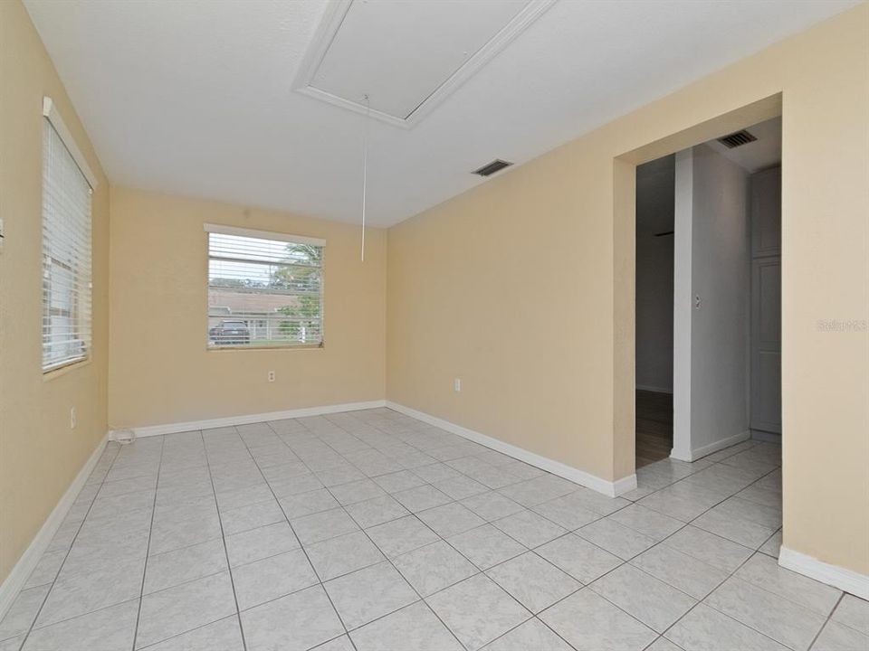 For Sale: $349,999 (2 beds, 1 baths, 929 Square Feet)