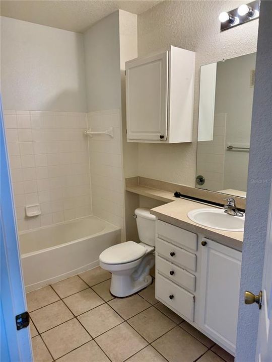 For Sale: $179,900 (1 beds, 1 baths, 707 Square Feet)