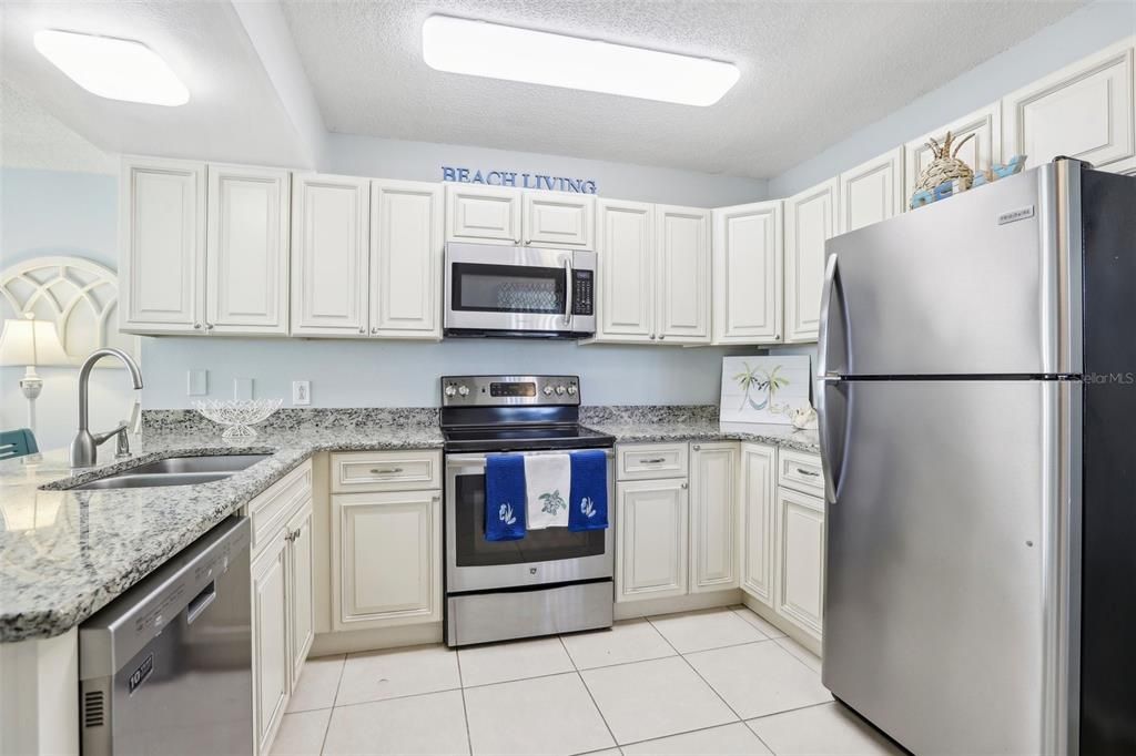 For Sale: $140,000 (2 beds, 2 baths, 873 Square Feet)