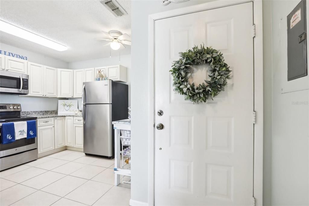 For Sale: $140,000 (2 beds, 2 baths, 873 Square Feet)