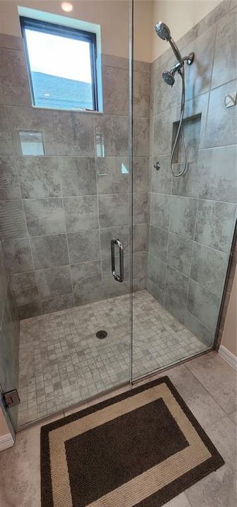 Main Bath w/walk in shower