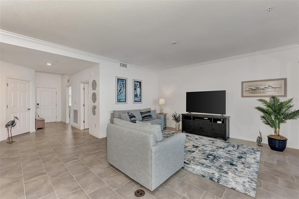 For Sale: $379,000 (2 beds, 2 baths, 1379 Square Feet)