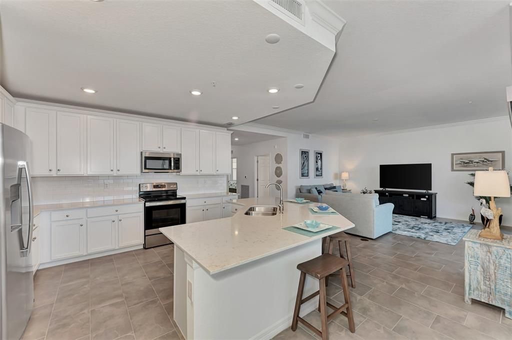 For Sale: $379,000 (2 beds, 2 baths, 1379 Square Feet)