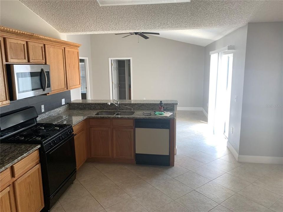 For Rent: $2,100 (4 beds, 2 baths, 1681 Square Feet)