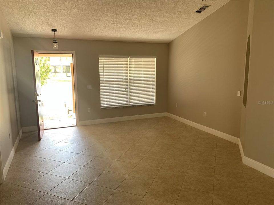 For Rent: $2,100 (4 beds, 2 baths, 1681 Square Feet)