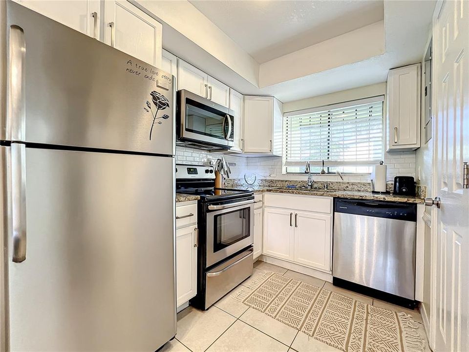 For Sale: $255,000 (2 beds, 1 baths, 1365 Square Feet)